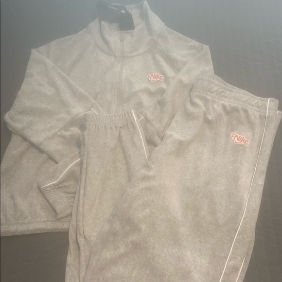 Nike Pants - Brand New With Tags Womens Nike Outfit Size XL